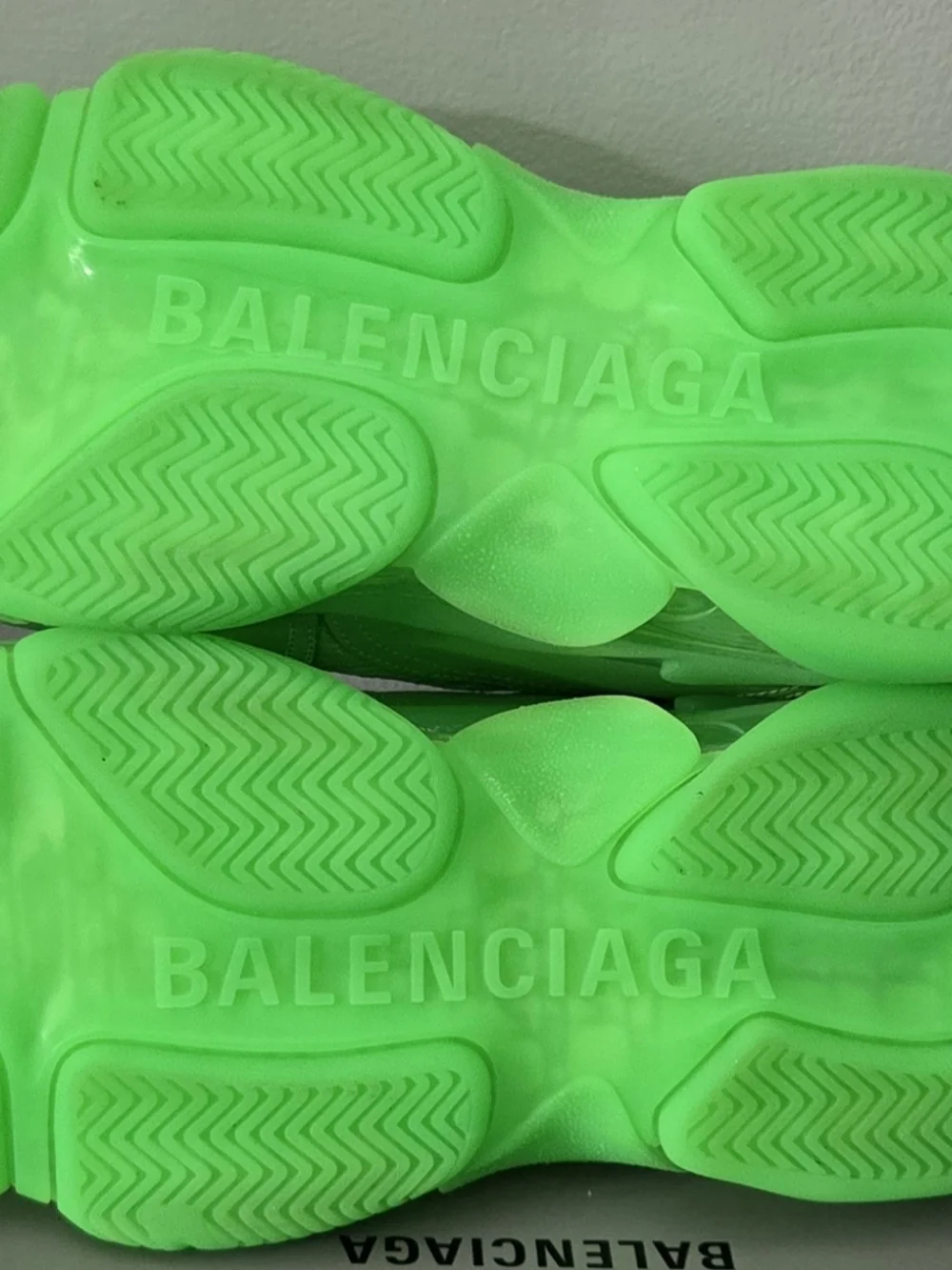 Balenciaga Triple S Green. Size 11 (44) . Excellent Condition - Picture 7 of 13